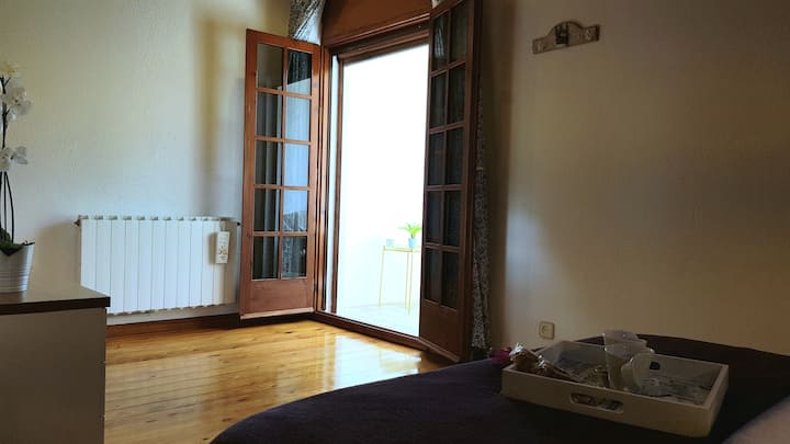 Roshani ya chumba cha kulala cha roshani yenye mwonekano wa mlima 