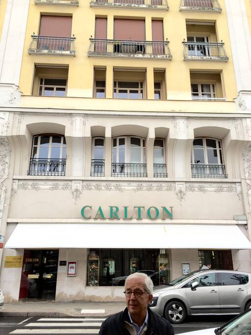 Une partie de la façade de la résidence Carlton donnant sur la rue du Pdt Wilson.