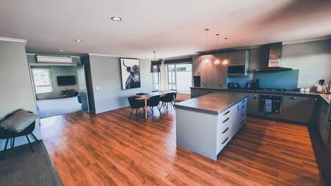 Albert Drive Retreat - Central Otago Bliss