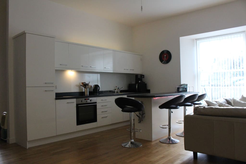 Kitchen and Breakfast bar