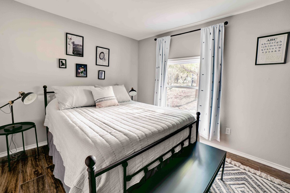 Spálňa tri s manželskou posteľou