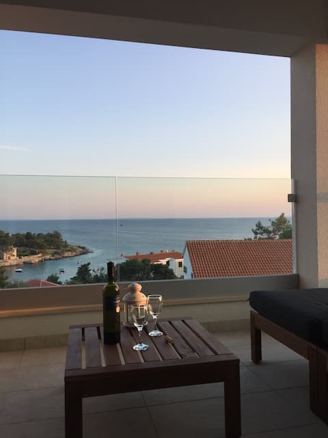 Top Airbnb: Maslina & kamen apartments west in Potočnica
