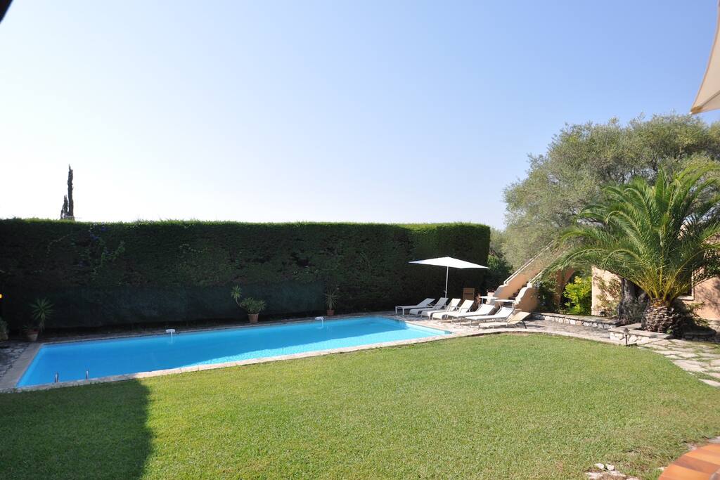 Piscine vue du pool house