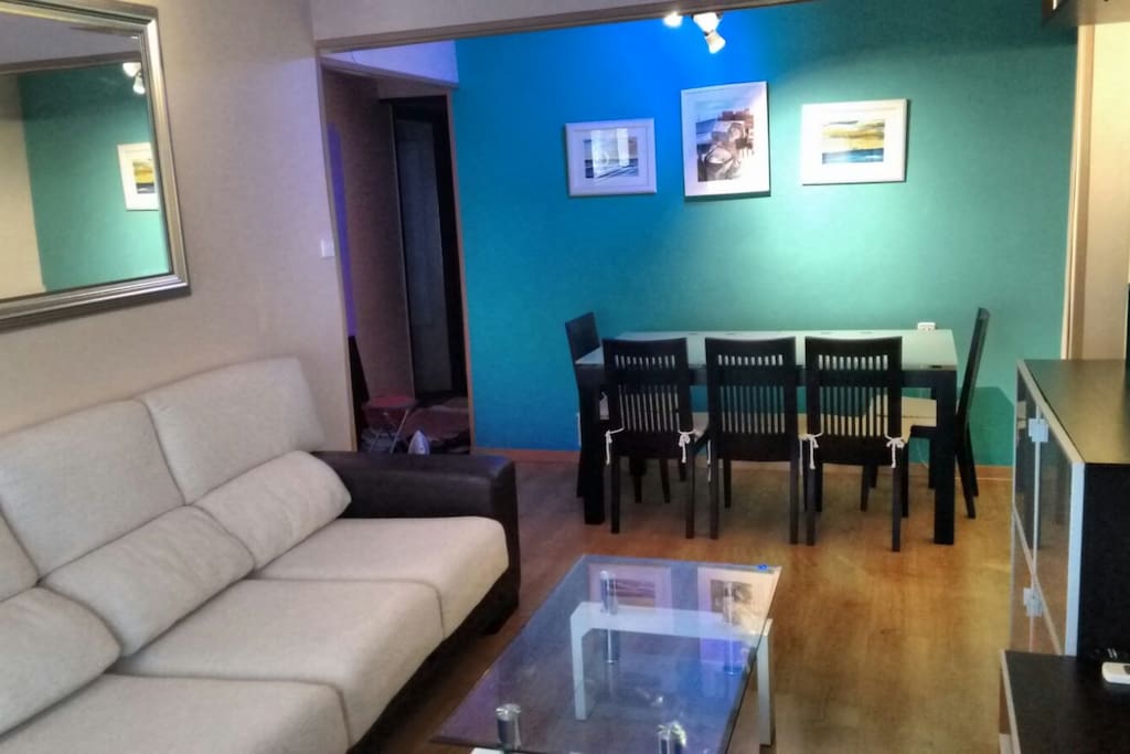 Amplio salón comedor con chaise longue
