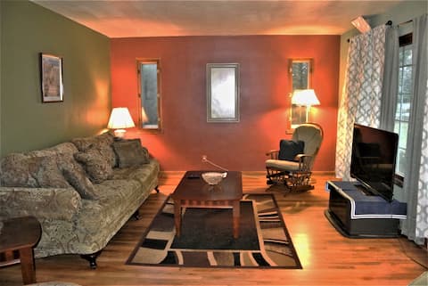 Popular Airbnb listing: Sunnyside 4 mi from National Park in Akron