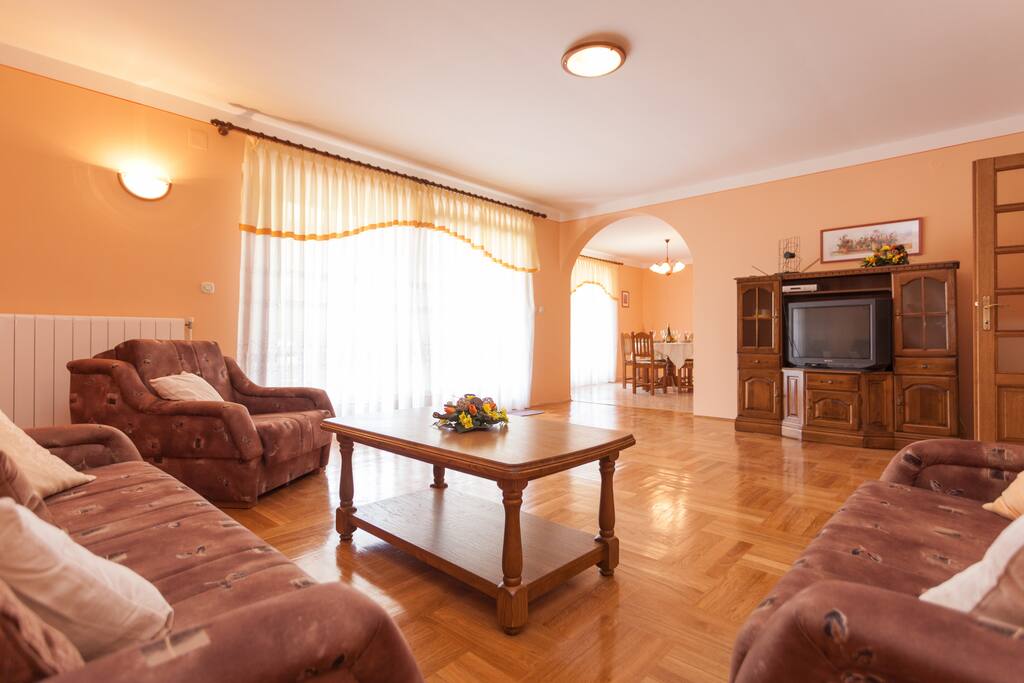 Living / TV room