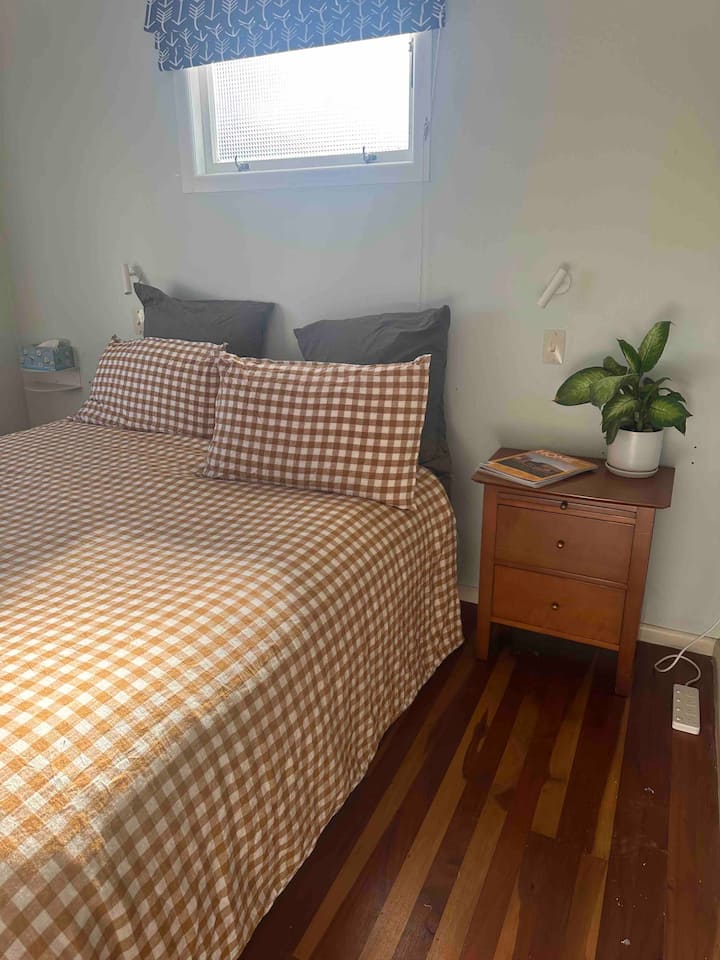 Брачен кревет (широк 180 - 200