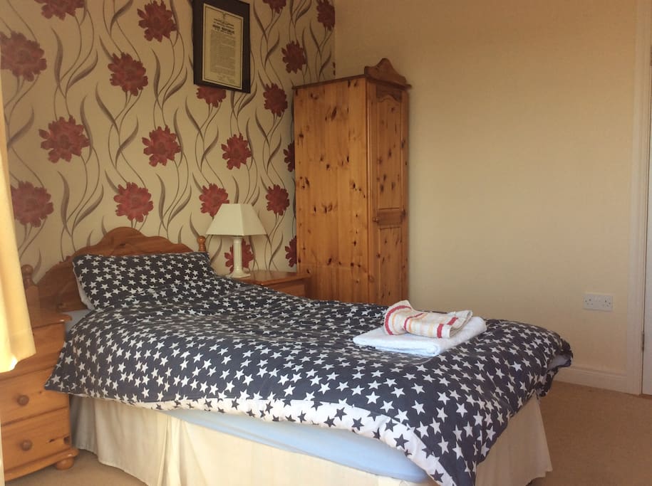 Single room with ensuite