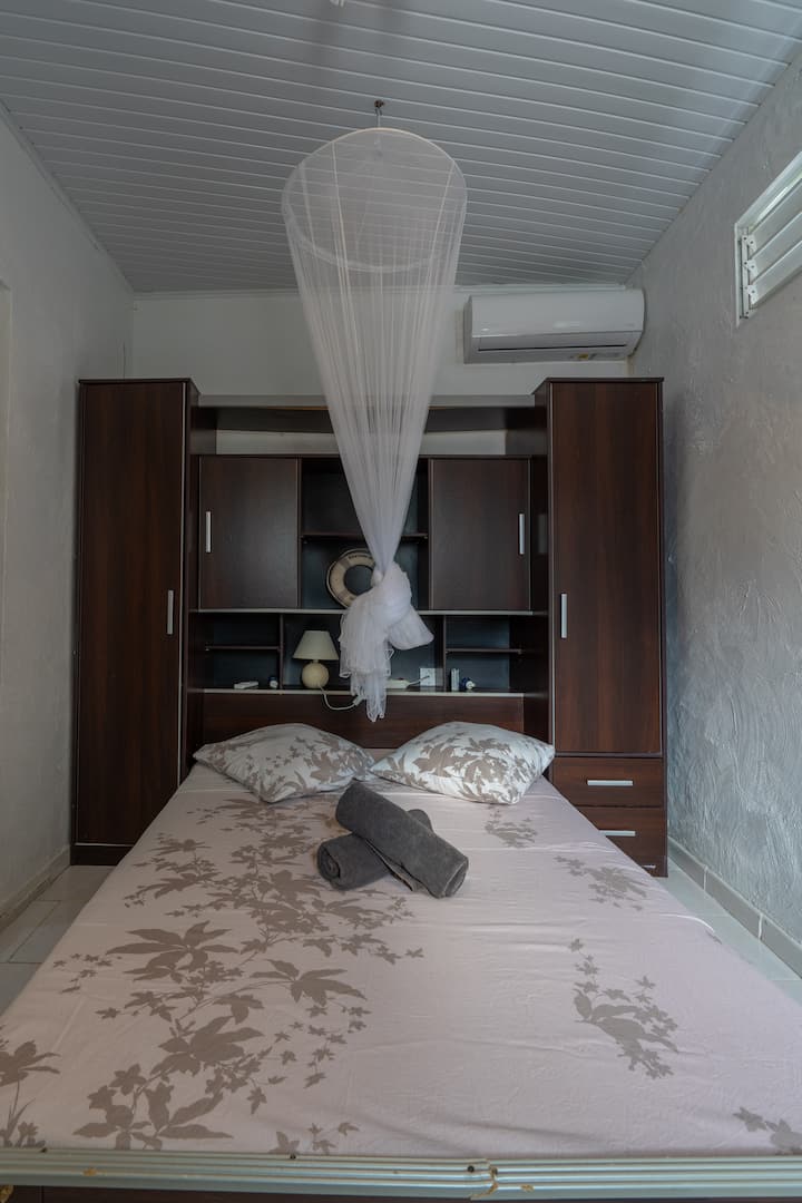 Spálňa 10 - manželská posteľ v štúdiu so spálňou 9