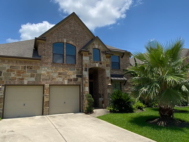 Newly Listed**** “The Great Escape” with Pool Houses for Rent in