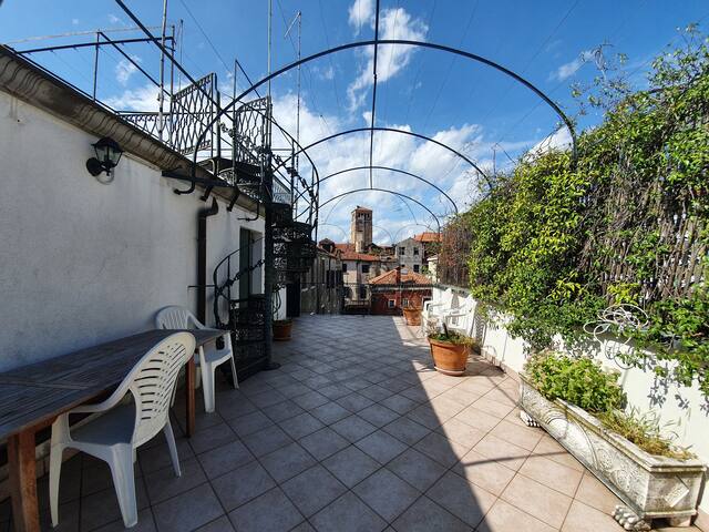 App. Magno, con doppia terrazza e vista mozzafiato gallery image 2