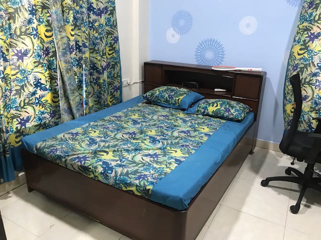 Affordable Stay at Vashi with AC-Free WiFi