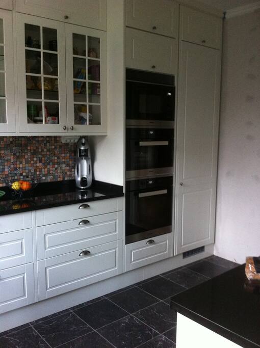 Fully equipped, modern, renovated kitchen.