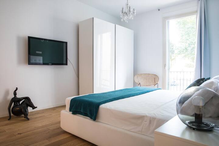 Trastevere Three Bedroom View Apartment gallery image 3