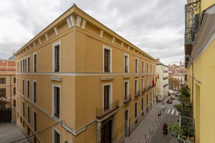 Gran piso, con encanto, en el Madrid histórico gallery image 5