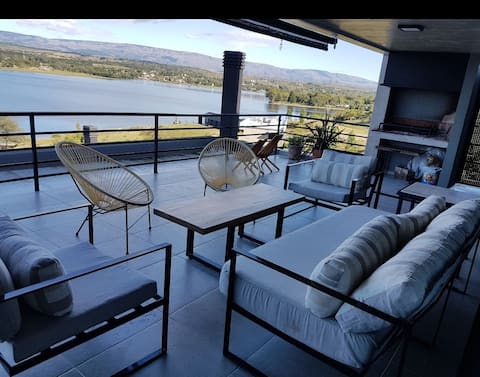 Apartment facing Lake Los Molinos