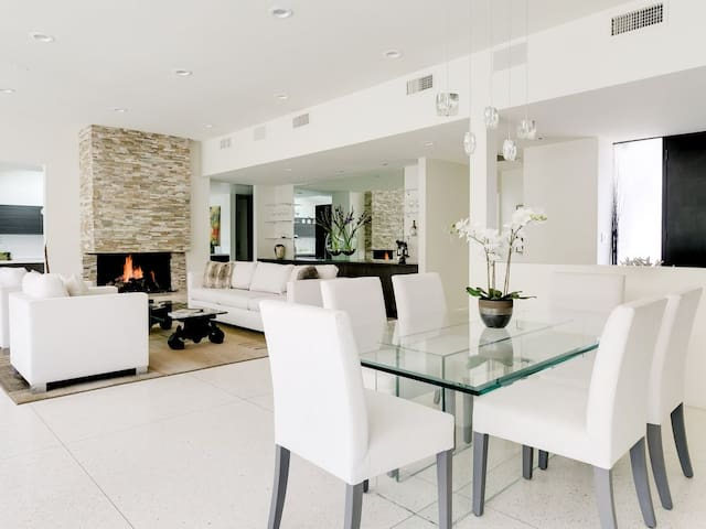 Contemporary Masterpiece Walls of Glass gallery image 3