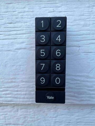 Cheerful 4-Bed home gallery image 4