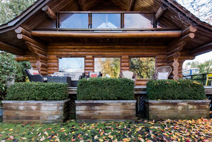 Beachfront Loghouse gallery image 2