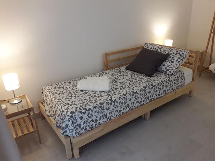 Dormitorio 2: cama individual/queen