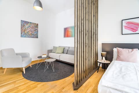 Leistungsstarkes Airbnb: Apartment with 2 Balconies next to Mauerpark in Berlin