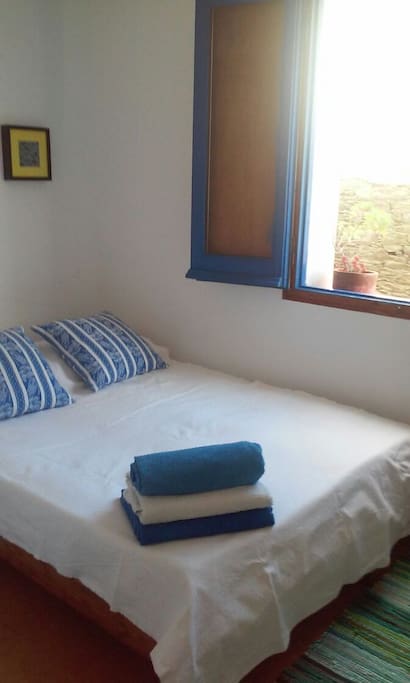 Doble bed with big window