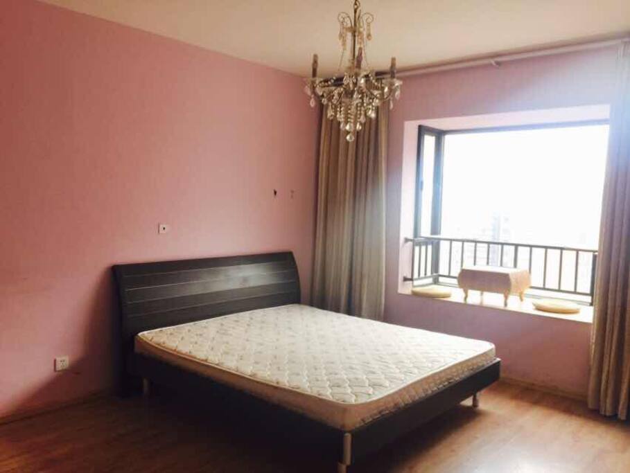 主卧室面对小区景观