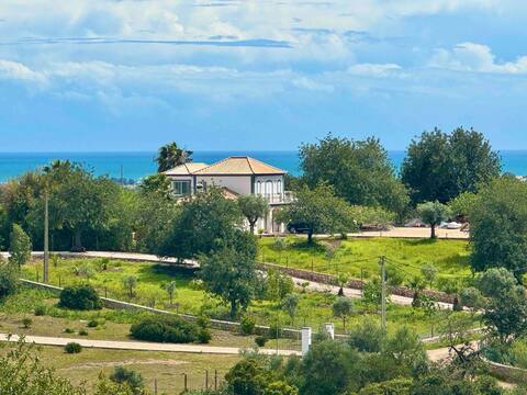 Beautiful Villa/ Heated Pool/ Ocean View/ AC/ WiFi