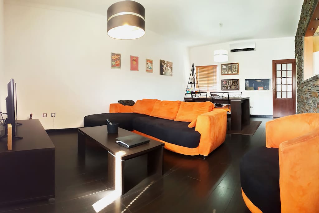 TheFlat - Living Room with Cable TV with more than 100 channels