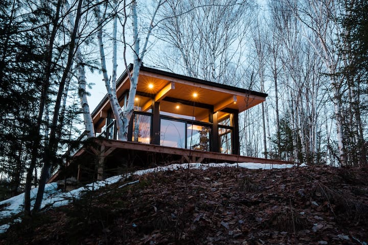 Magnificent Country Home On The Shore Of Lac Lamoureux In La