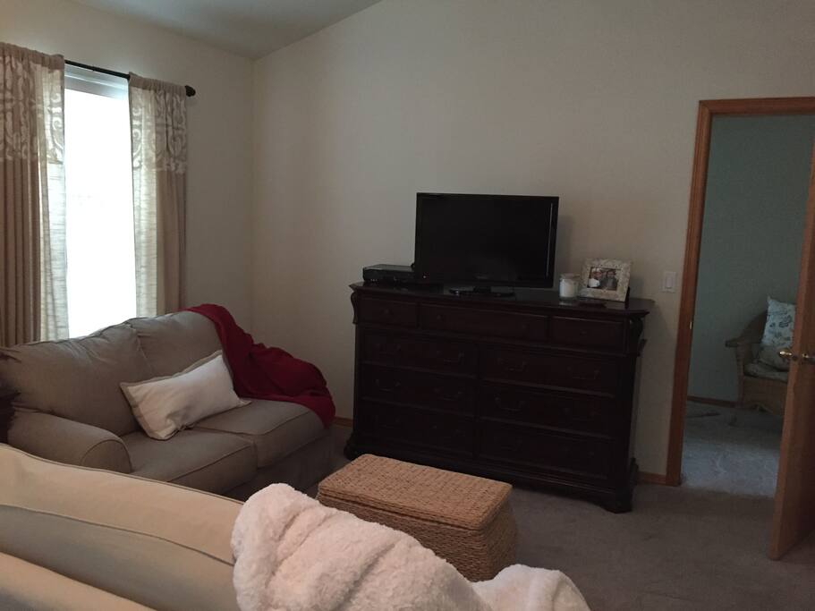 Master Suite Lounge Area / Dresser