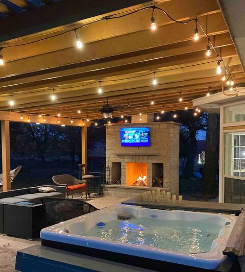 Longhorns! Hot tub, Sauna, Game Room, Poker Room