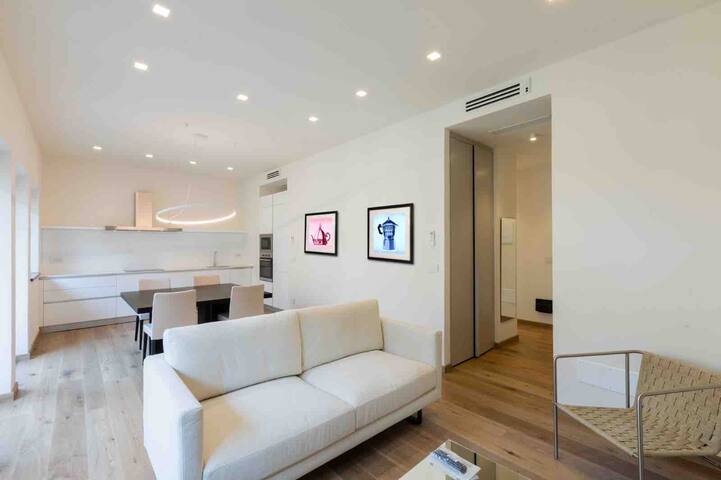 Ponte Vecchio Luxury Flat gallery image 2
