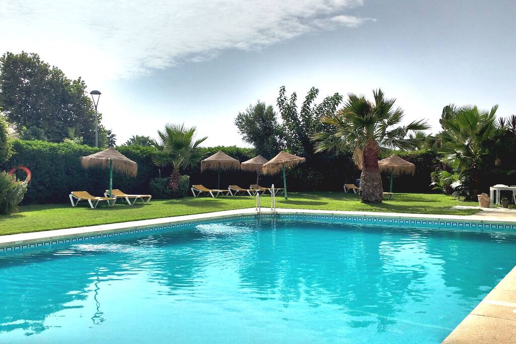 Piscina y zonas comunes