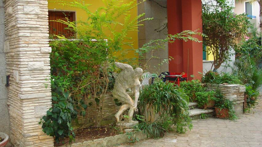 GALLIPOLI VILLA CON GIARDINO ZONA CENTRALE gallery image 5