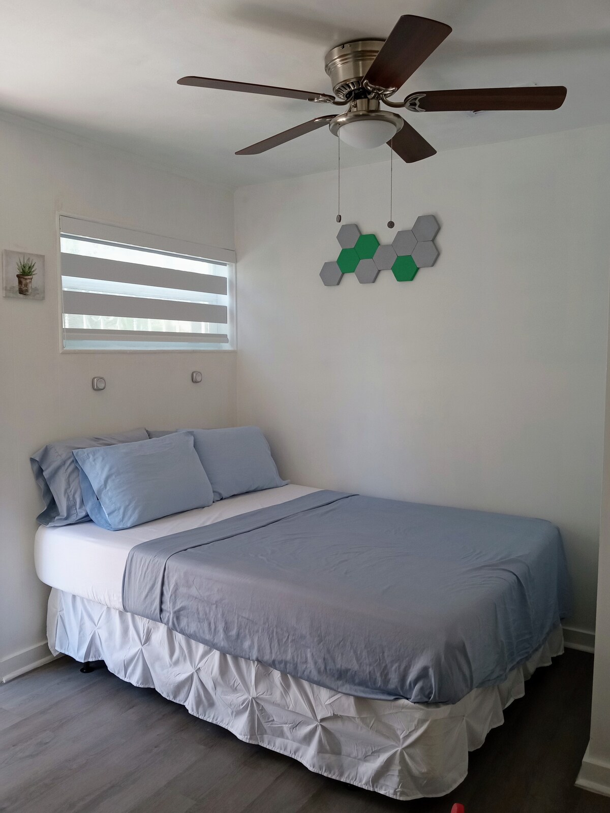 Popular Airbnb listing: 305 District Studio Hosted by Marisela & Cyrus in Flagami