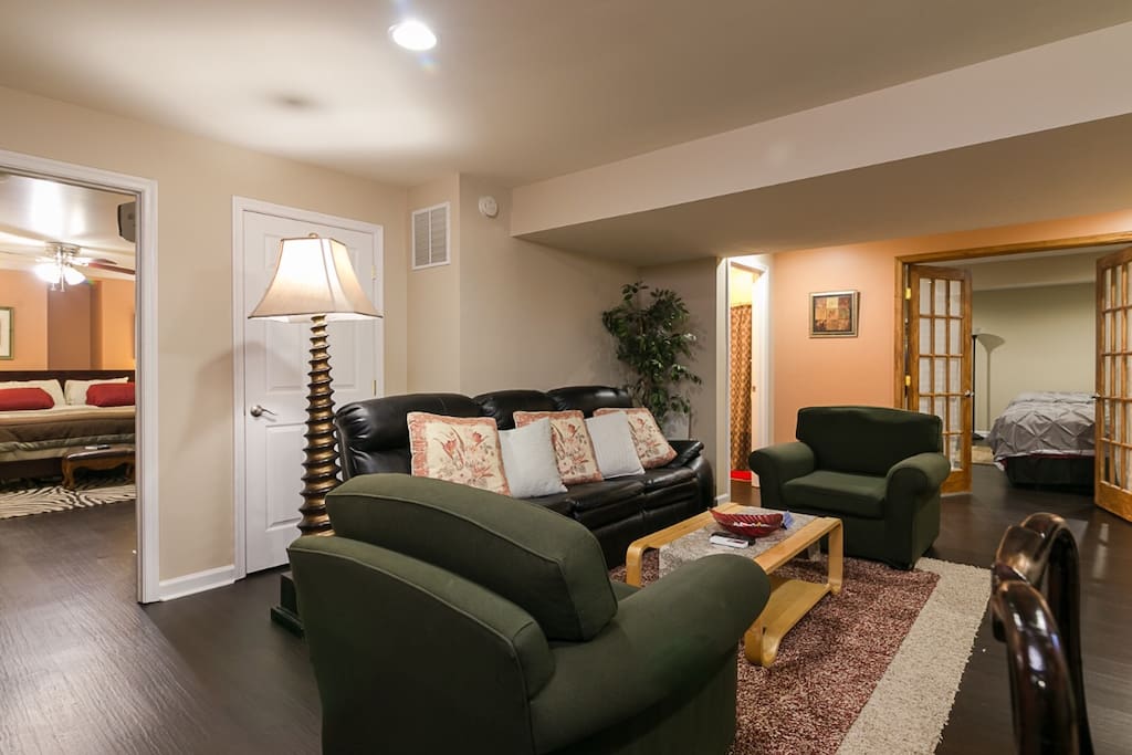 Basement apartment: Large living area