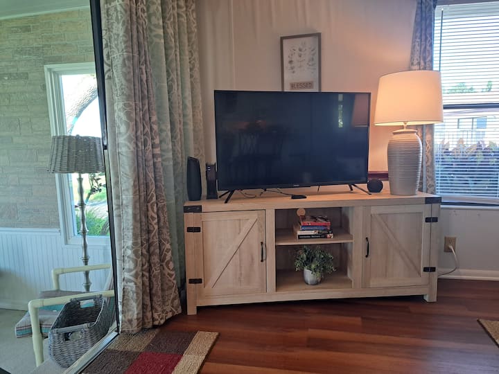 טלוויזיה באש עם רוקו ואינטרנט מהיר. 