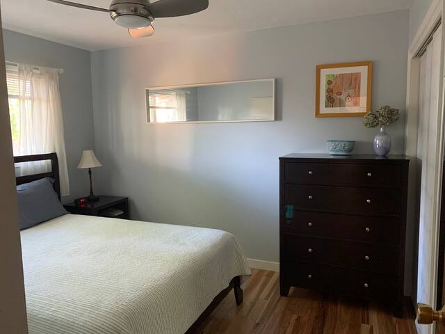 Mt. Tabor Garden Retreat with hot tub & sauna gallery image 5