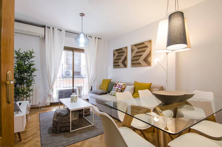 Bright & Spacious 2BD 2BTH – City Center