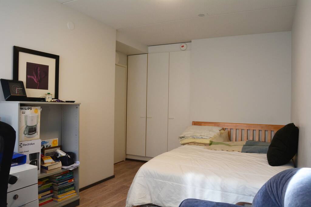 King size bed. Extra bed available if needed. Apartment is vacant all through summer. Enjoy your stay.
