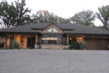 Top 20 Edina Vacation Rentals, Vacation Homes &amp; Condo ...