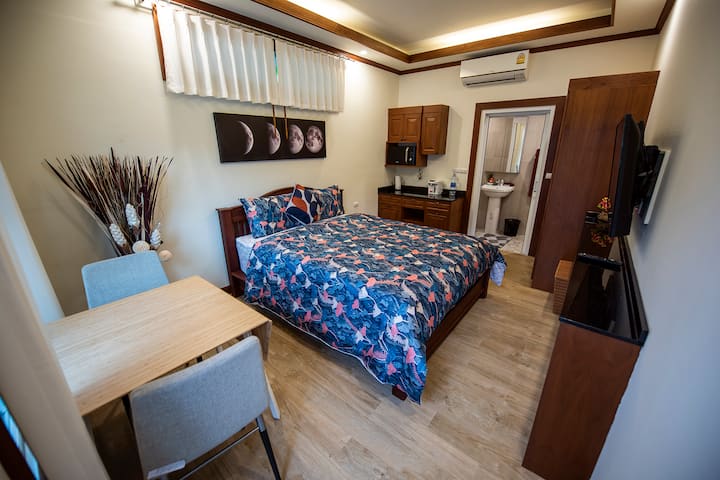 Studio privé chambre principale avec kitchenette