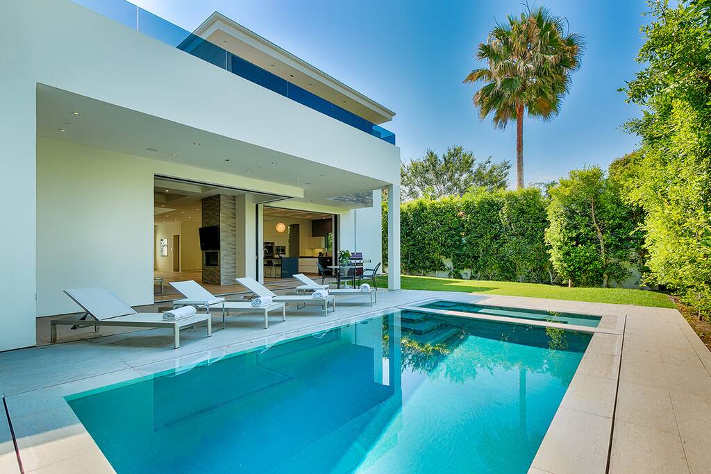 Outdoor pool area and lounge, equipped with jacuzzi and outdoor grill