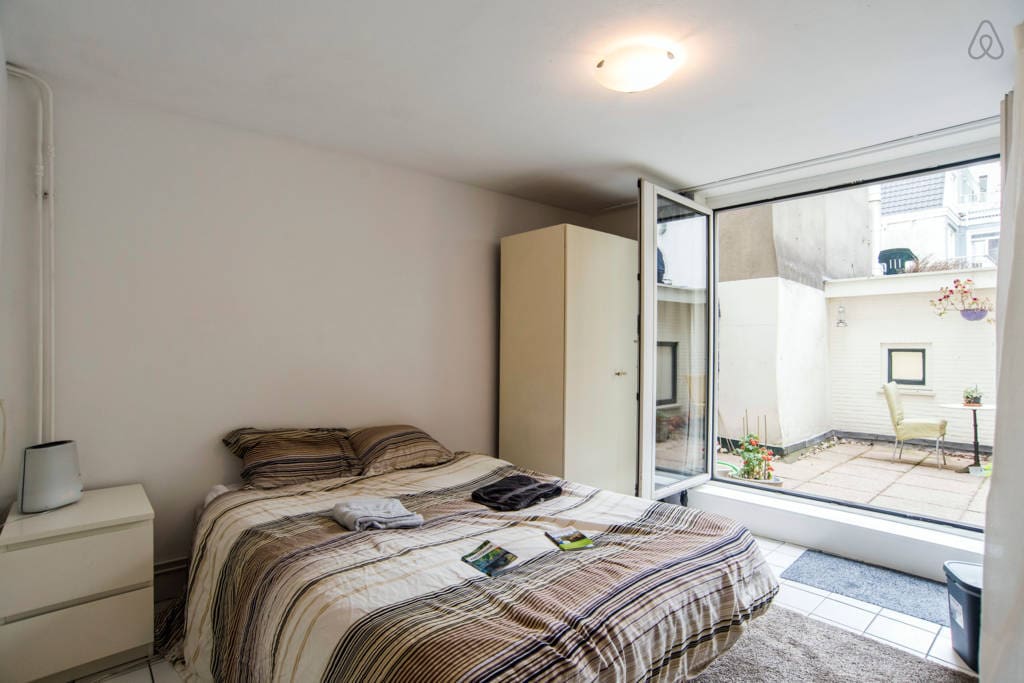 Bright room with access to terrace