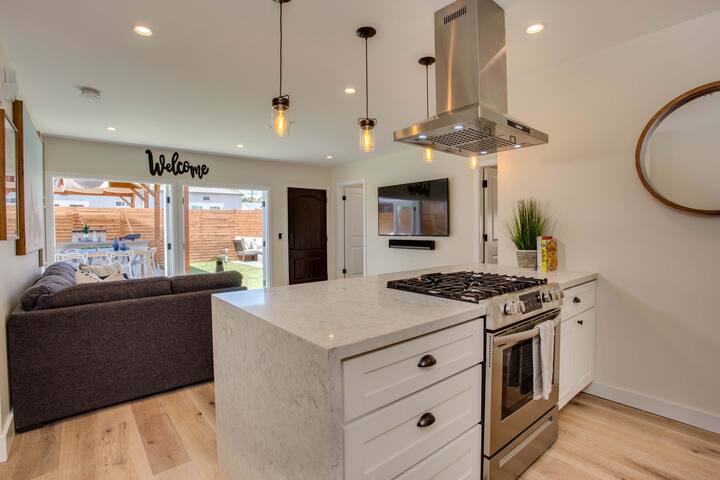 PB La Jolla Dream HOUSE Steps to Beach ❤️ Private gallery image 3