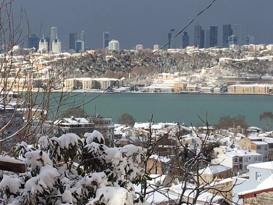 Sokaktan Boğaz görünümü kış