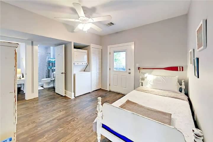 Makina larëse dhe tharëse janë përditësuar që nga kjo fotografi. Të dyja janë të reja me disa cilësime.