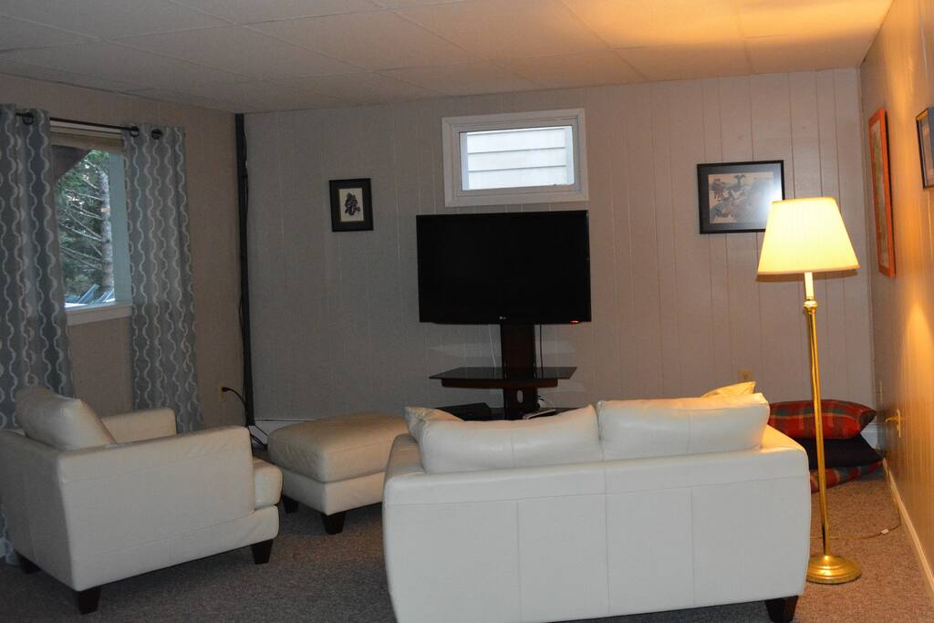 Living Room w/ Satellite TV