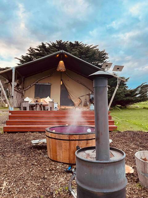 Sheltered Glamping Phillip Island - ‘Emperor’ tent